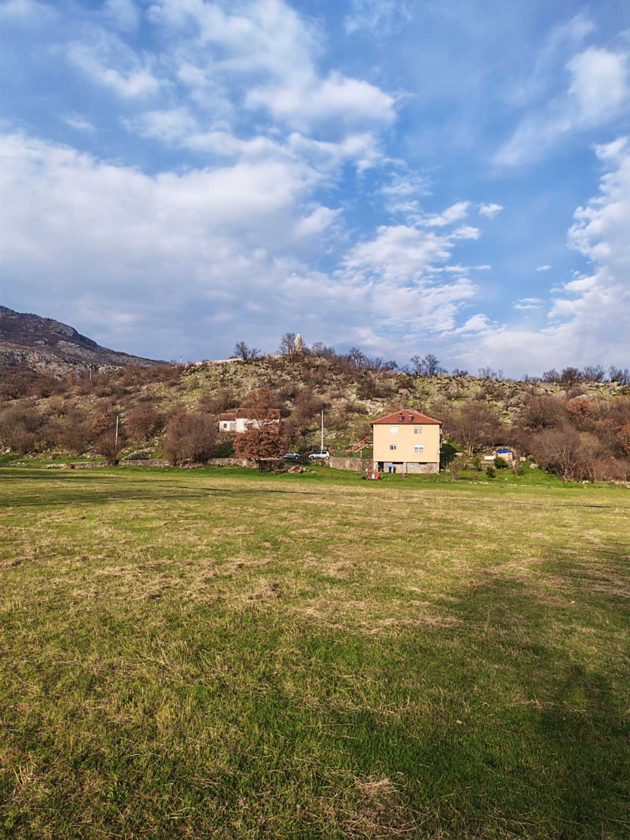 Prodaje se imanje sa kućom 