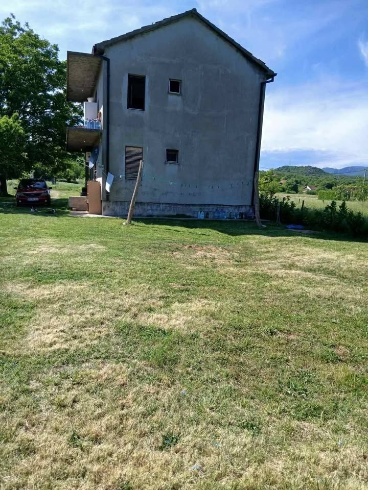 Prodaje se kuca 